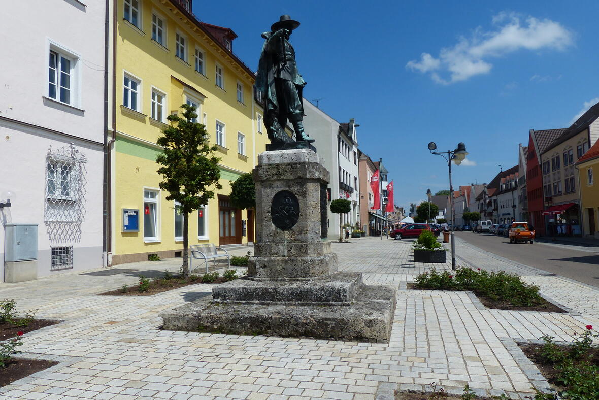 tilly-denkmal-haupstrasse-stadt-rain