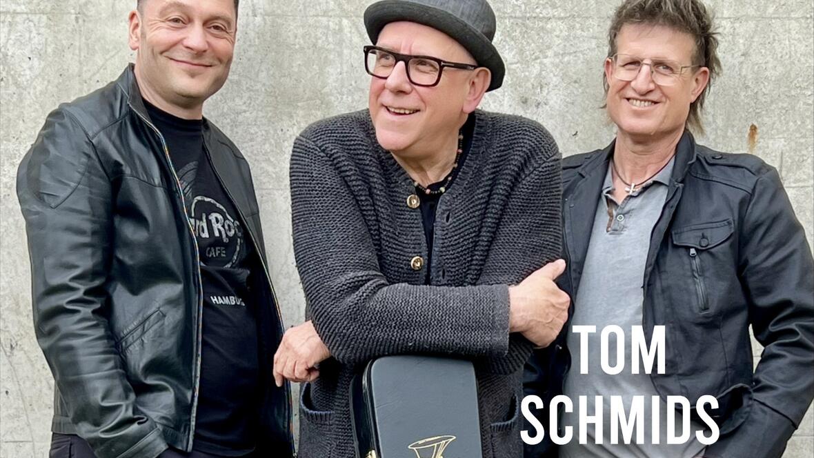Tom Schmids KLOANE BAGAGE spielt ein Konzert im Peichinger Bauerntheater
