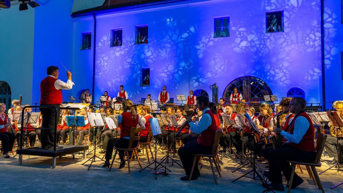 Sommerserenade der Stadtkapelle Rain im Schlossgarten