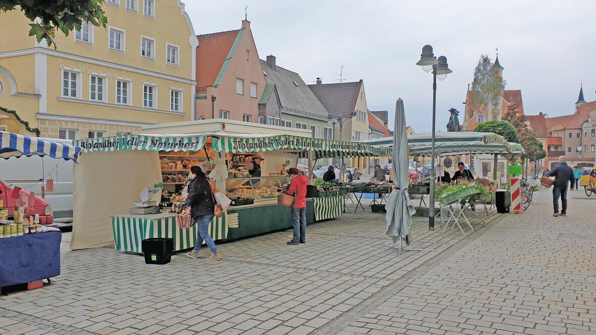 bauernmarkt-tillydenkmal-rain-am-lech