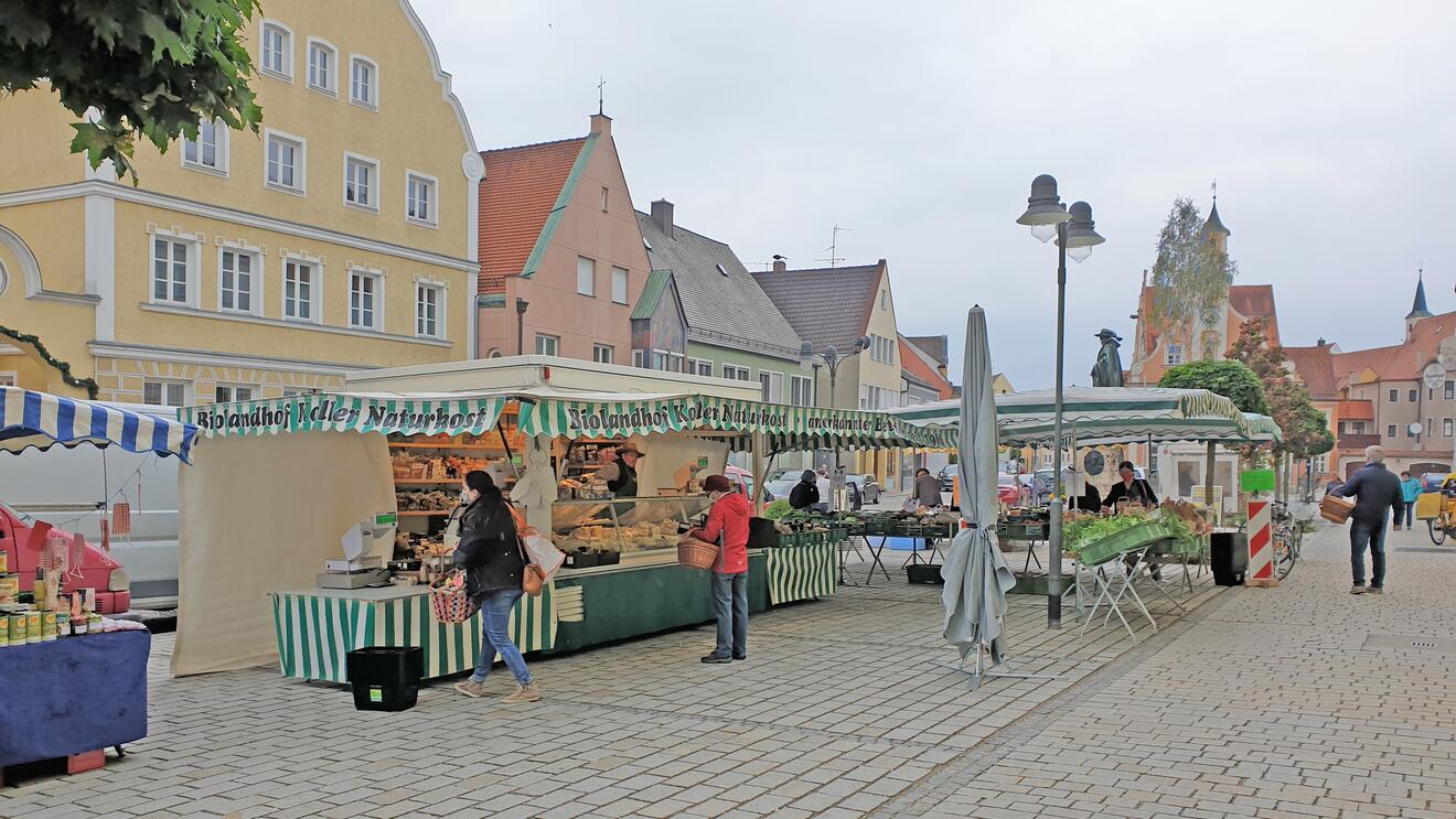 Bauernmarkt am Tillydenkmal in Rain