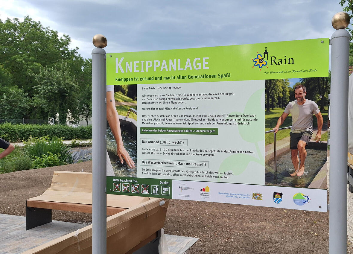 Infotafel an der Kneippanlage im Stadtpark Rain