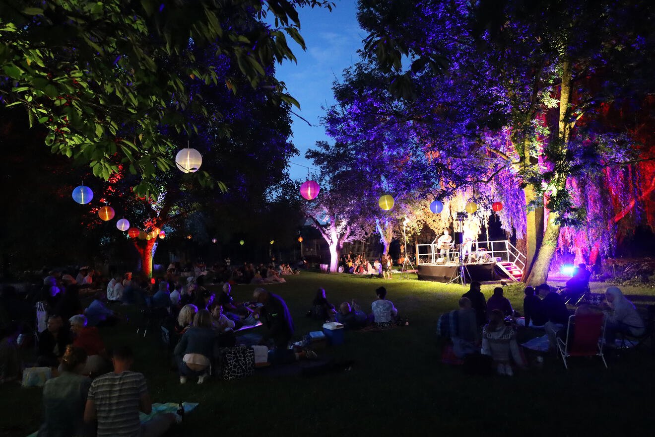 rain-stadtparkmomente-2025-buehne-c-stadt-rain