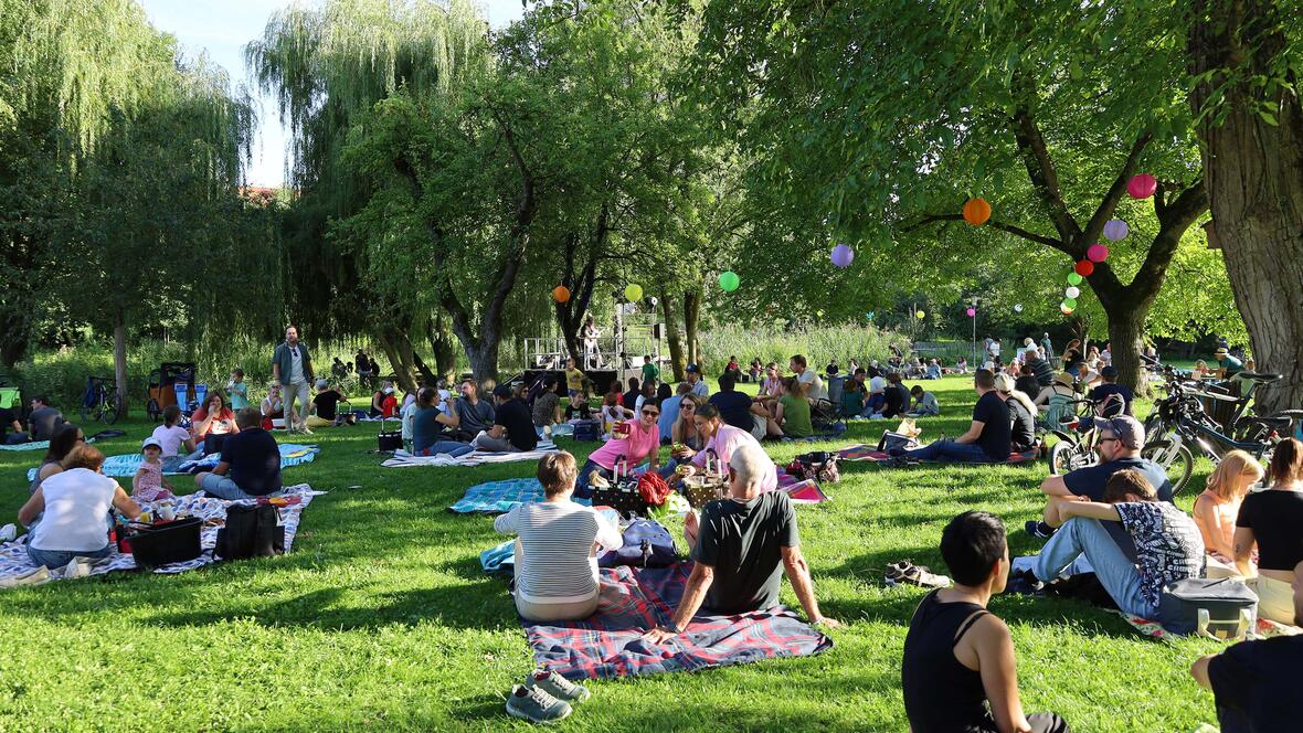 rain-stadtparkmomente-2025-picknickdecken-c-stadt-rain