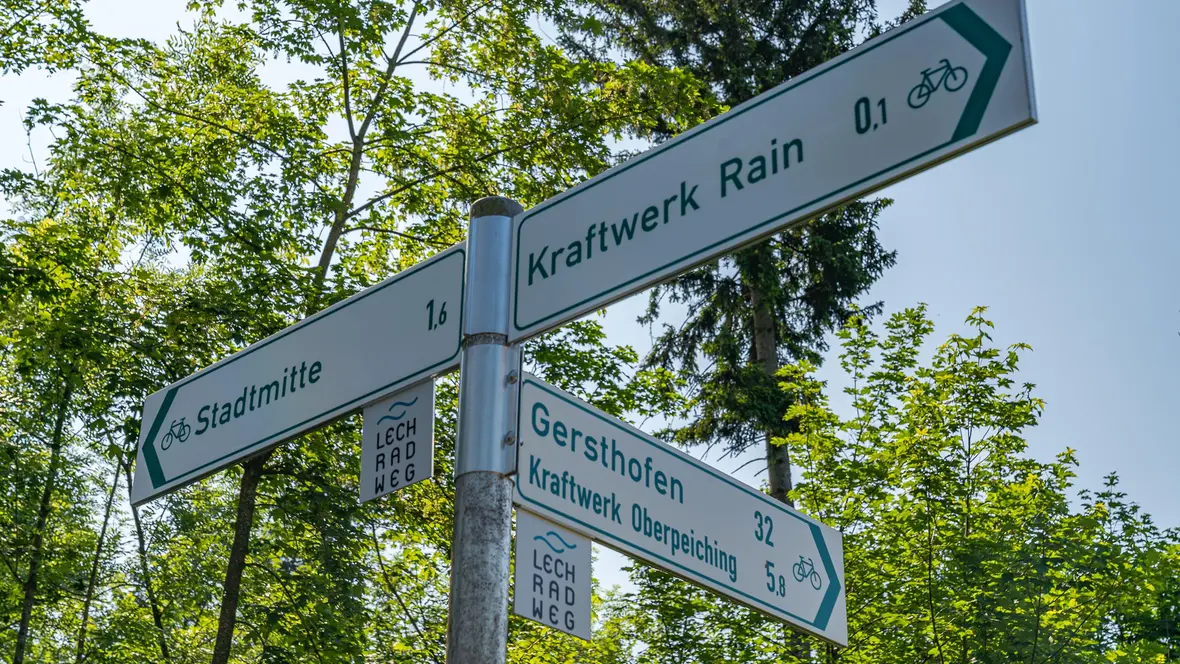 Radwegeschild am Lechradweg in Rain
