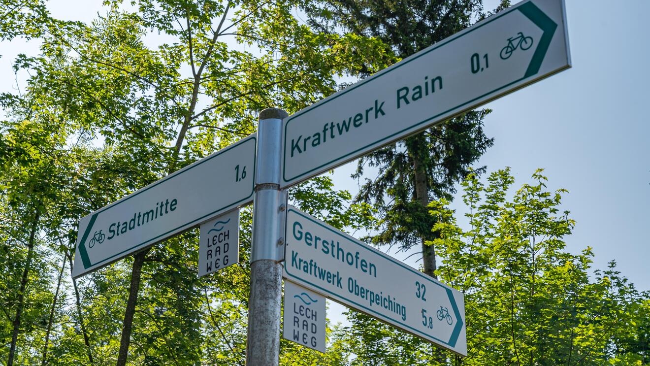 Radwegeschild am Lechradweg in Rain