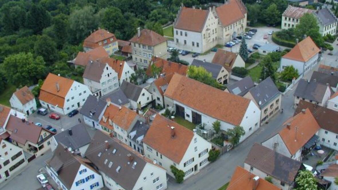 Luftbild Pfleg- und Schulstrasse mit Blick aufs Schloss