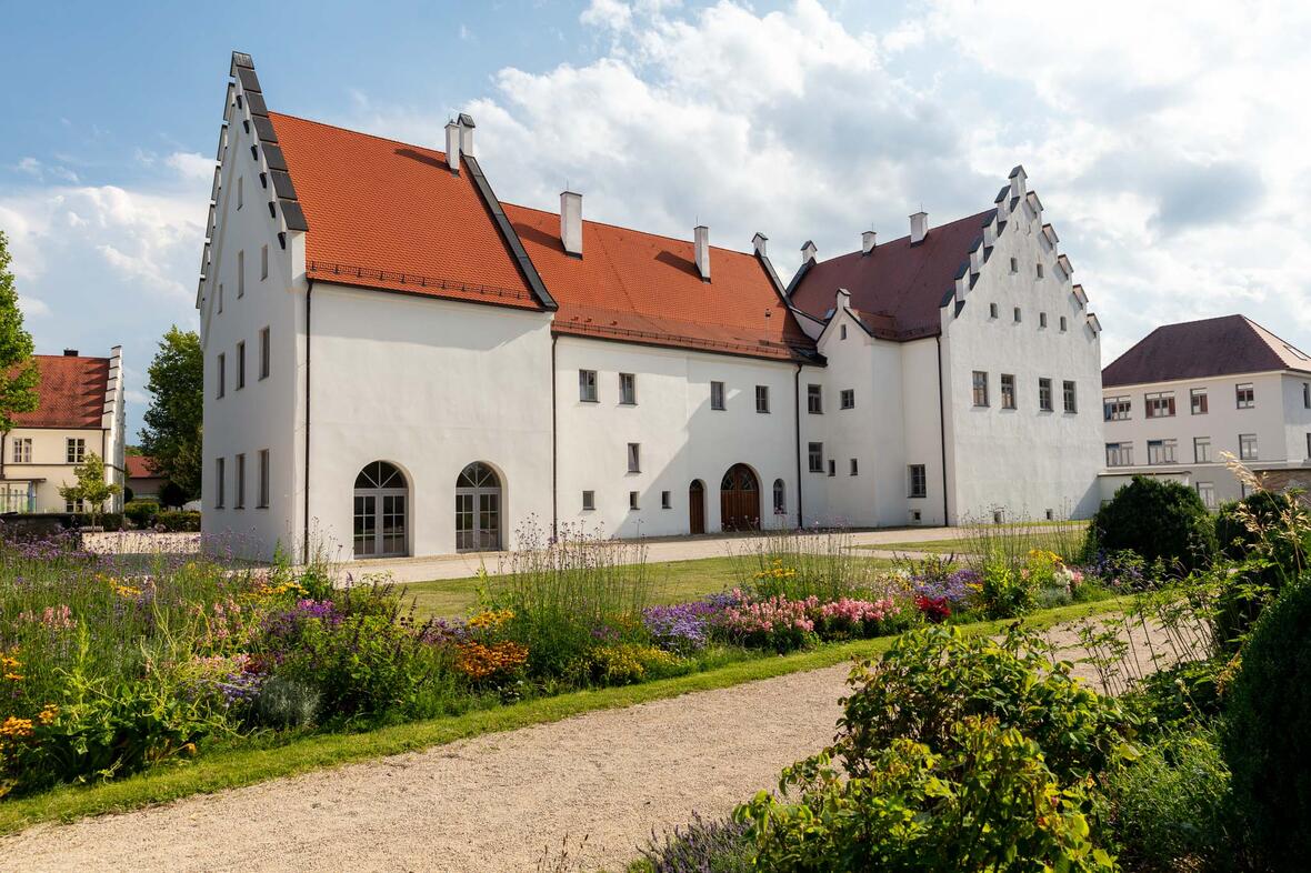 Schloss in Rain mit Schlossgarten