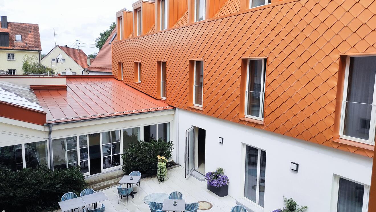 Frühstücksterasse im Hotel Lutz, Rain