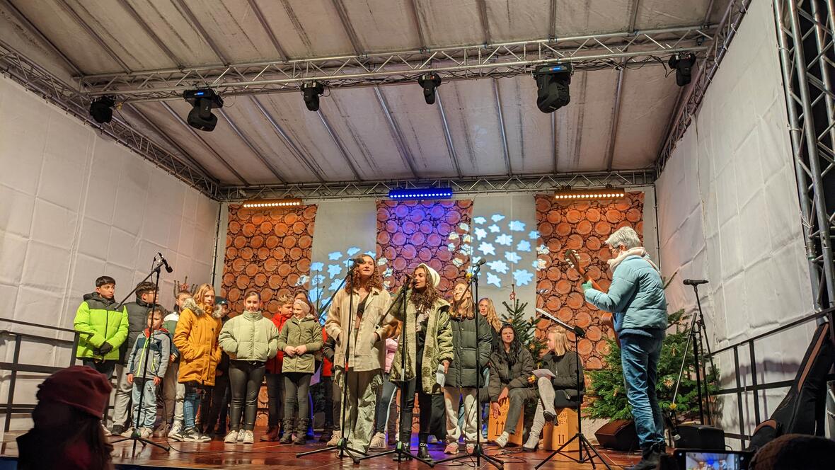 schlossweihnacht-rain-chor-der-mittelschule