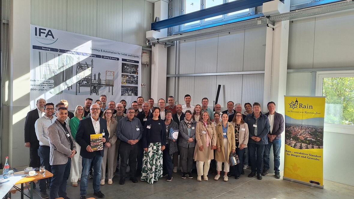 Die Teilnehmer des 8. Rainer Unternehmerfrühstücks zu Gast bei IFA Technology GmbH